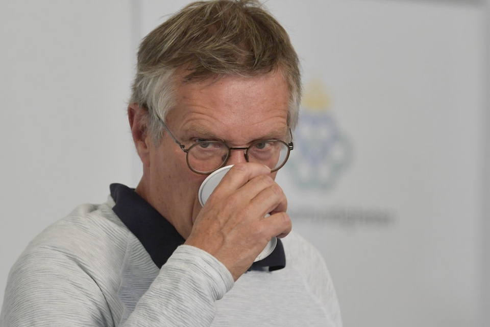 Sverige registrerede mandag 35 nye dødsfald med coronavirus. Statsepidemiolog Anders Tegnell pointerede, at selv om det fra og med den 13. juni er tilladt at rejse frit inden for Sveriges grænse, så må alle bestræbe sig på at følge de gældende råd fra Folkhälsomyndigheten.