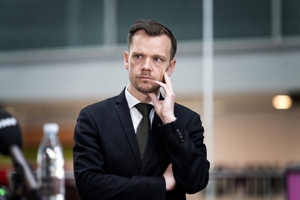 Beskæftigelsesminister Peter Hummelgaard (S) er sammen med Folketingets partier enige om en model for hjælp til de personer, som på grund af risikoen for at blive ramt hårdt at coronavirus, ikke kan gå på arbejde.
