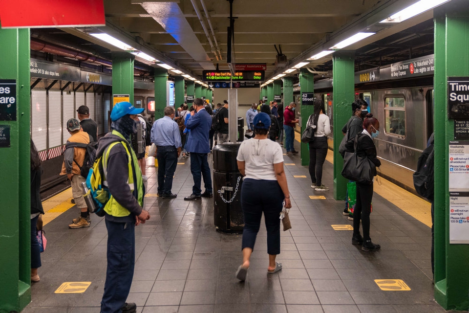 Dele af USA's største by, New York City, er begyndt at genåbne efter lang tids nedlukning grundet coronakrisen.