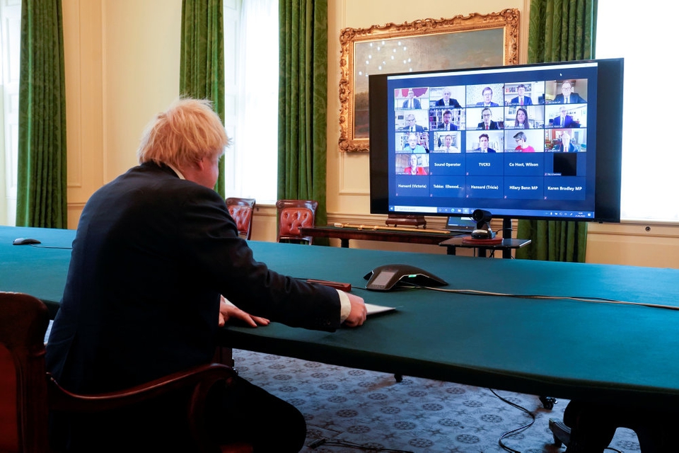 Premierminister Boris Johnson svarede onsdag på spørgsmål om sin toprådgiver, Dominic Cummings, på et online møde i en højtstående parlamentsgruppe.