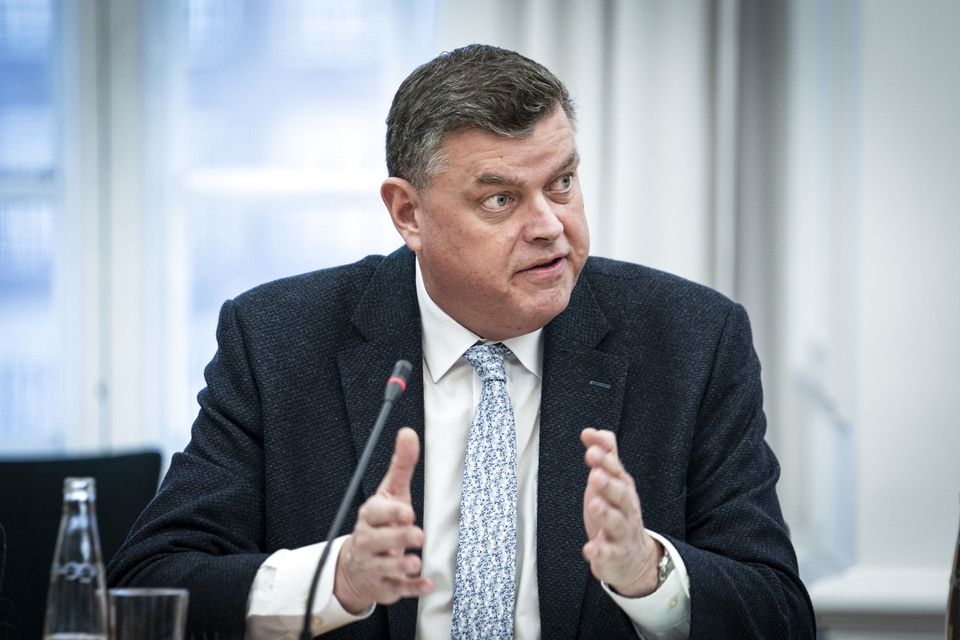 Ministeren for fødevarer, fiskeri og ligestilling Mogens Jensen (S) til samråd om sit kendskab til den regnefejl, der gjorde, at de hidtidige opgørelser af lavbundsjorde var stærkt undervurderede, på Christiansborg torsdag den 9. januar 2020.. (Foto: Niels Christian Vilmann/Ritzau Scanpix)