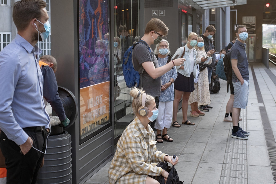 Passagerer med mundbind bliver et normalt syn i den offentlige transport i Aarhus de næste tre uger.