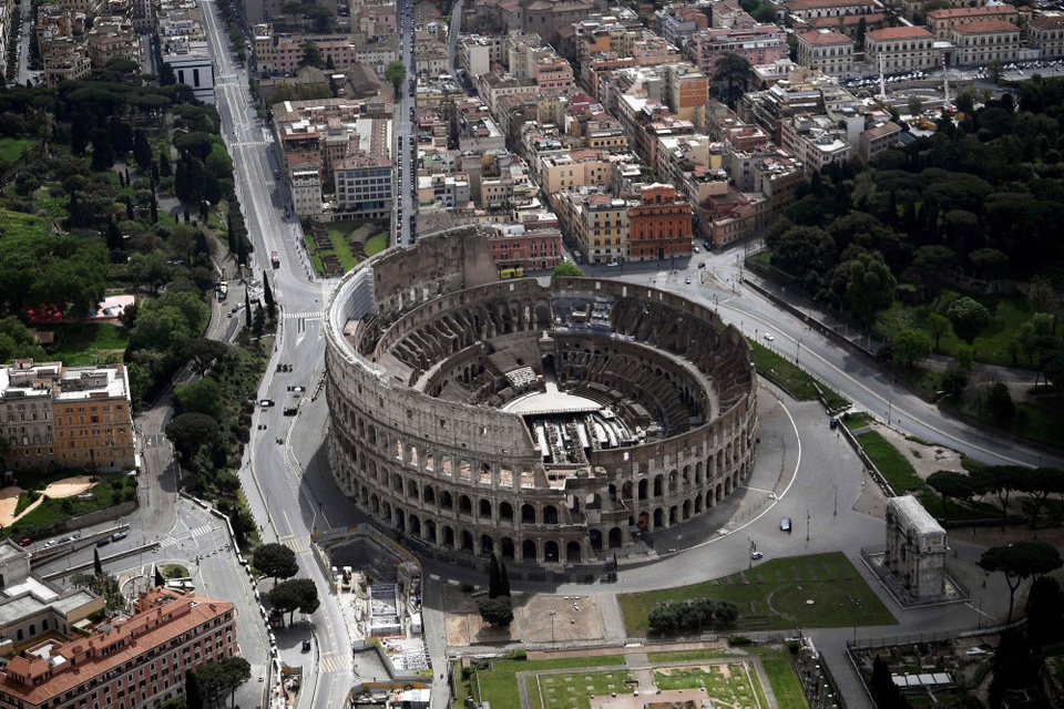 Colosseum blev bygget i det første århundrede og blev blandt andet brugt til offentlige henrettelser og gladiatorkampe.