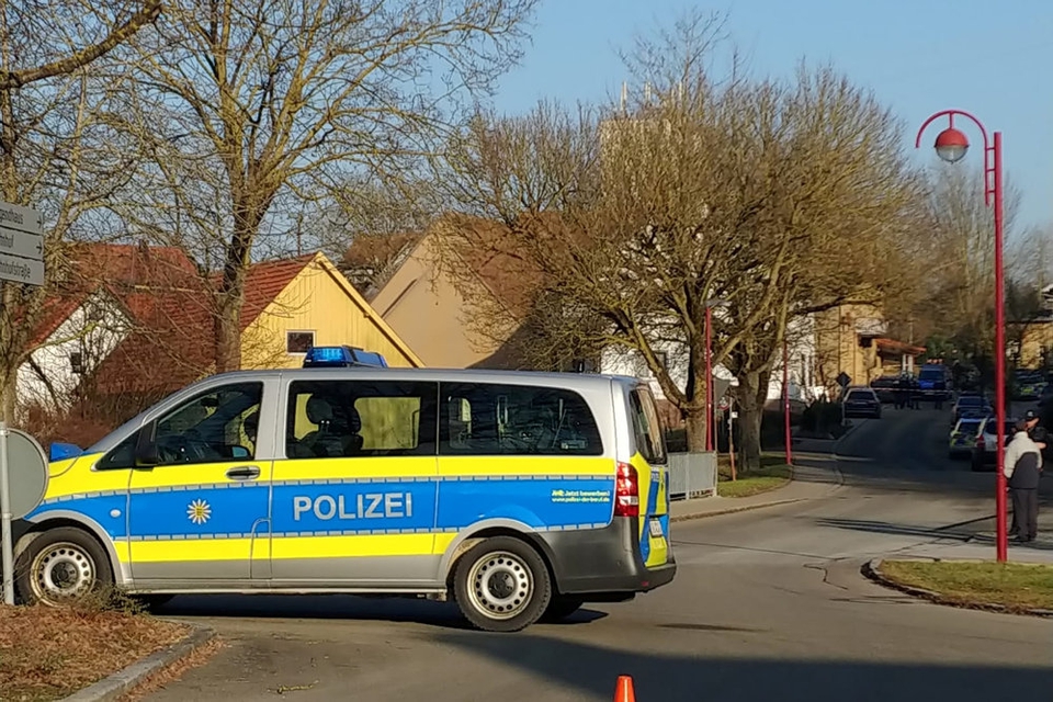 Seks er dræbt under et skyderi i den sydtyske landsby Rot Am See. Gerningsmanden var en 26-årig mand, og ofrene tilhørte hans familie.