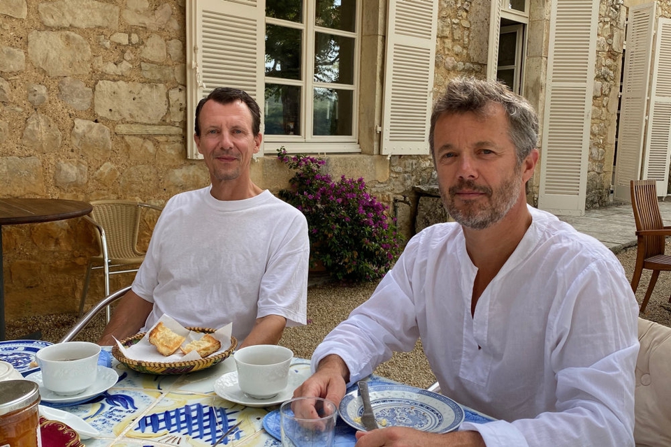 Prins Joachim har de seneste dage haft besøg af sin bror, kronprins Frederik, på Château de Cayx i Frankrig.