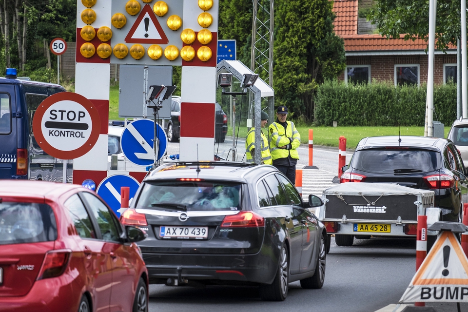 Grænsekontrollen ved Padborg. Tusindvis af kriminelle udlændinge trodser indrejseforbud og sniger sig alligevel udenom grænsekontrol og ind i Danmark. (Foto: Johan Wessman/News Øresund)