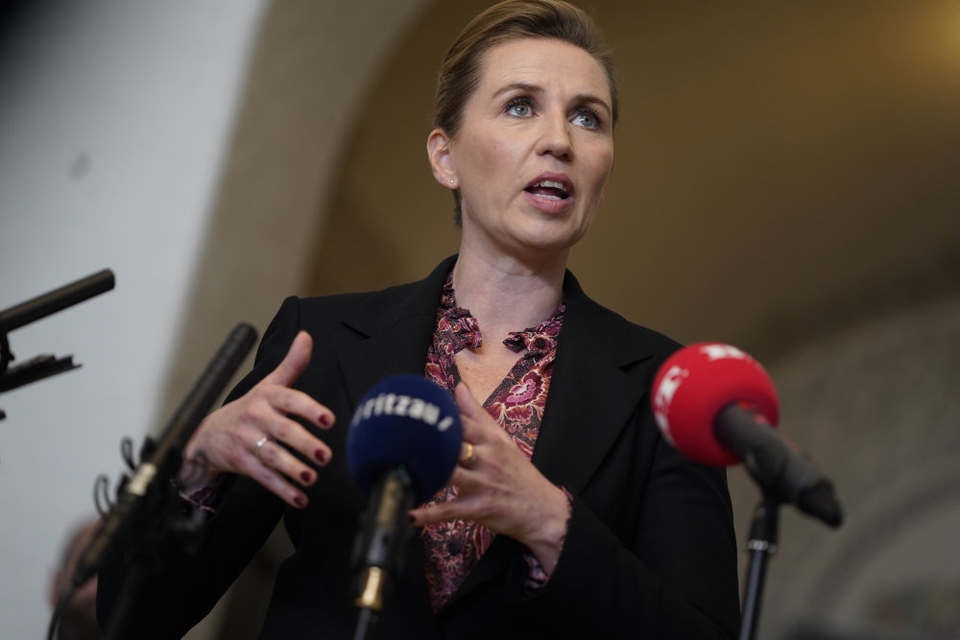 Partilederne mødes med statsminister Mette Frederiksen (S) om yderligere genåbning i fase 2 på Christiansborg, onsdag den 20. maj 2020. Årsagen til forhandlingerne er, at de danske tal for smittede med coronavirus er lavere end ventet.