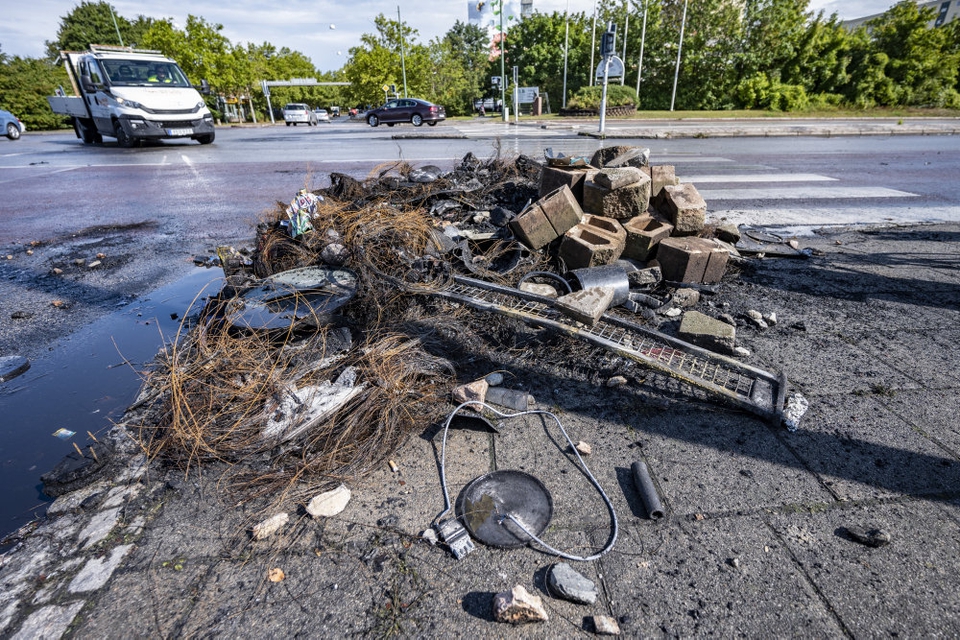 Her ses resterne efter en afbrænding ved Amiralsgatan natten til lørdag i Malmø.