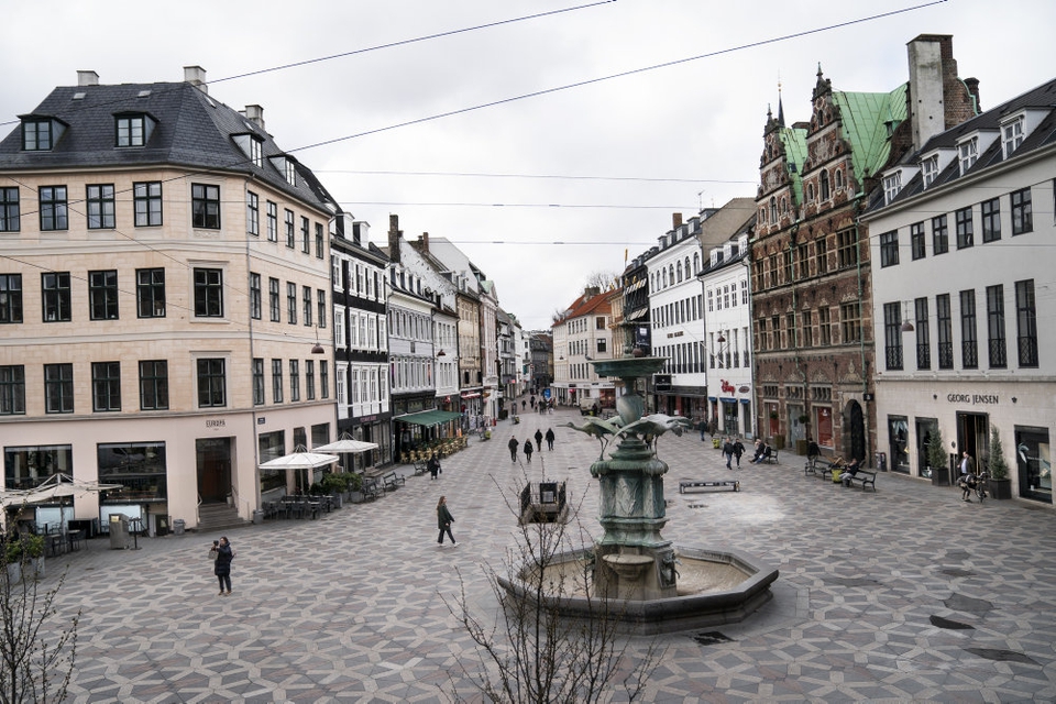 Turisterne bliver i stor grad væk fra Danmark på grund af coronakrisen, og det går hårdt ud over hotelbranchen. (Arkivfoto)