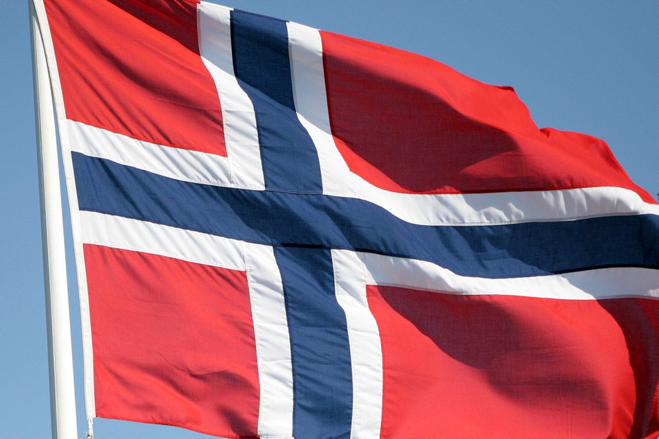Den anholdte nordmand, som er sigtet for Pionage, arbejder for Det Norske Veritas. Hans speciale bragte ham i kontakt med norsk forsvar.