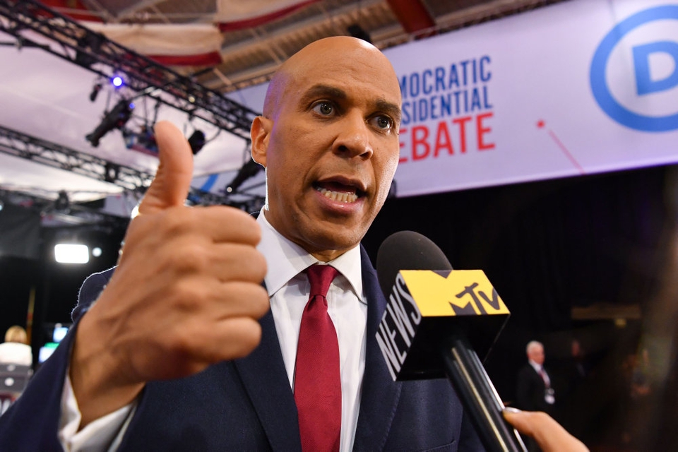 Den demokratiske præsidentkandidat Cory Booker har meddelt, at han trækker sig ud af kampen om at blive nomineret til præsidentposten forud for valget i november.