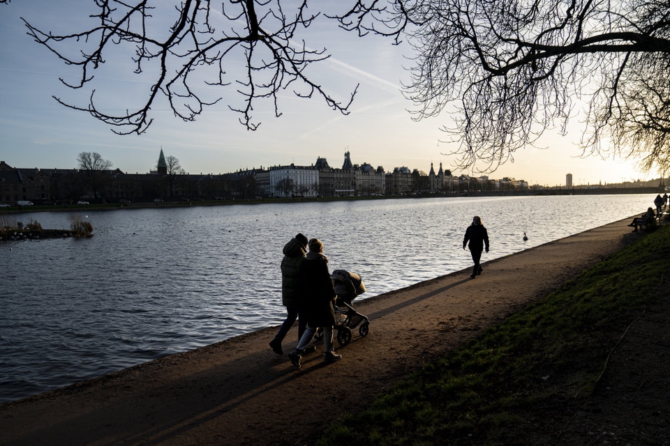 Fra 2015 til 2018 er der sket en lille stigning på 2,6 dage i den orlov, som fædre i gennemsnit tager, når et par får et barn. Men det er en langsom udvikling, siger professor. (Arkivfoto)