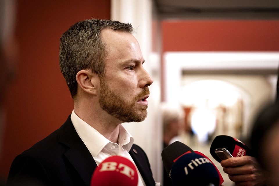 Jakob Ellemann-Jensen kommer ud fra gruppemøde. Partiet Venstre holder gruppemøde på Christiansborg for første gang efter, at den tidligere næstformand Kristian Jensen er blevet frataget sit ordførerskab og sine udvalgsposter, tirsdag den 14. januar 2020. (Foto: Ida Guldbæk Arentsen/Ritzau Scanpix)