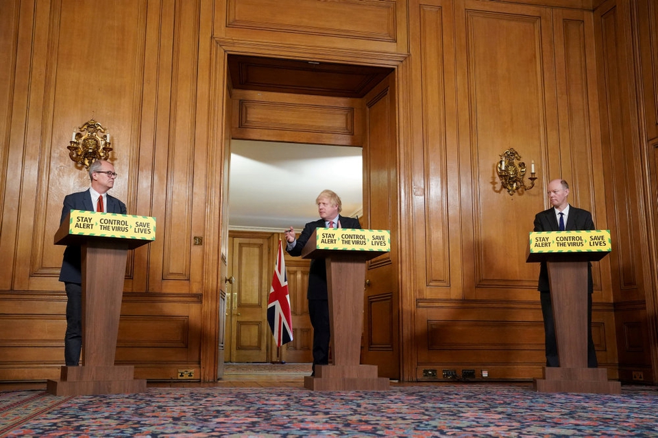 Den britiske premierminister, Boris Johnson, varslede torsdag en række lempelser af Storbritanniens coronarestriktioner.