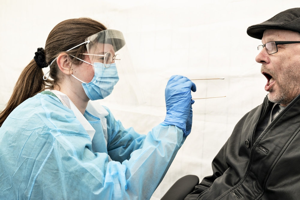 Statens Serum Institut oplyser onsdag aften, at en teknisk fejl i analyseproceduren ved covid-19-prøver har gjort, at 49 borgere ved en fejl har fået at vide, at de er smittet med coronavirus. (Arkivfoto)
