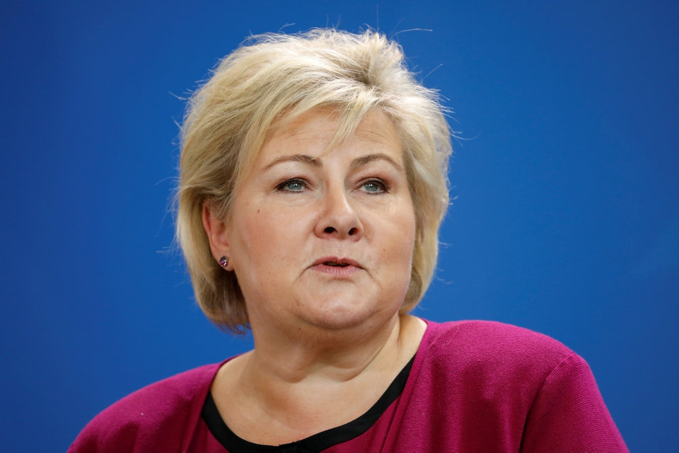 Det norske parlament har med statsminister Erna Solberg i spidsen bevilget en skattelempelse for olieindustrien, der er ramt af den globale coronapandemi. (Arkivfoto).