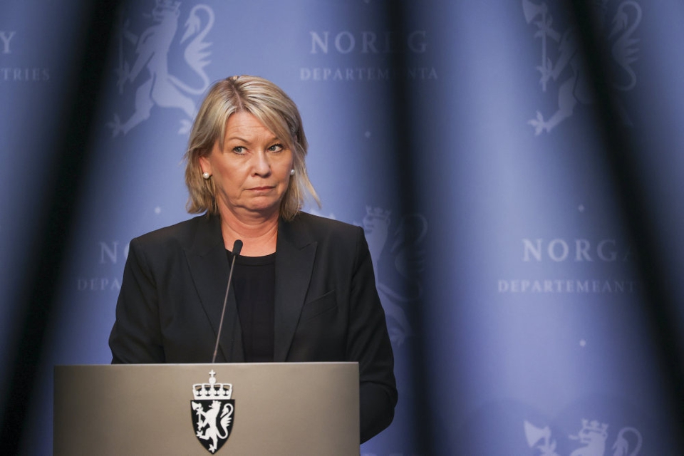 Borgere fra EØS-landene har igen mulighed for at besøge familiemedlemmer i Norge. Det oplyser den norske justitsminister, Monica Mæland (foto), tirsdag. Lempelsen gælder også EØS-borgere, som ejer en bolig i landet.