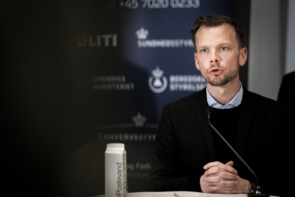Regeringen er sammen med arbejdsmarkedets parter blevet enige om en måde at bruge overskydende penge i lærlingefond til at skabe flere lærlingepladser og holde hånden under virksomhederne, der er hårdt presset af coronakrisen.