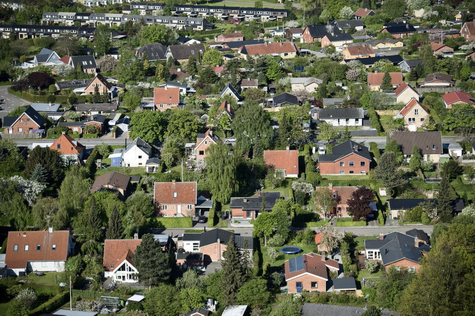 Boligmarkedet ser ud til at blive forskånet for kæmpe prisfald som følge af nedlukningskrisen. Det vurderer regeringen. (Arkivfoto)