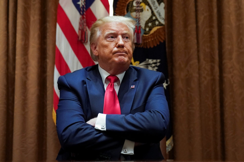 Præsident Donald Trump vil blokere for indrejse i USA for ICC-ansatte og deres familier, fremgår det af dekret.