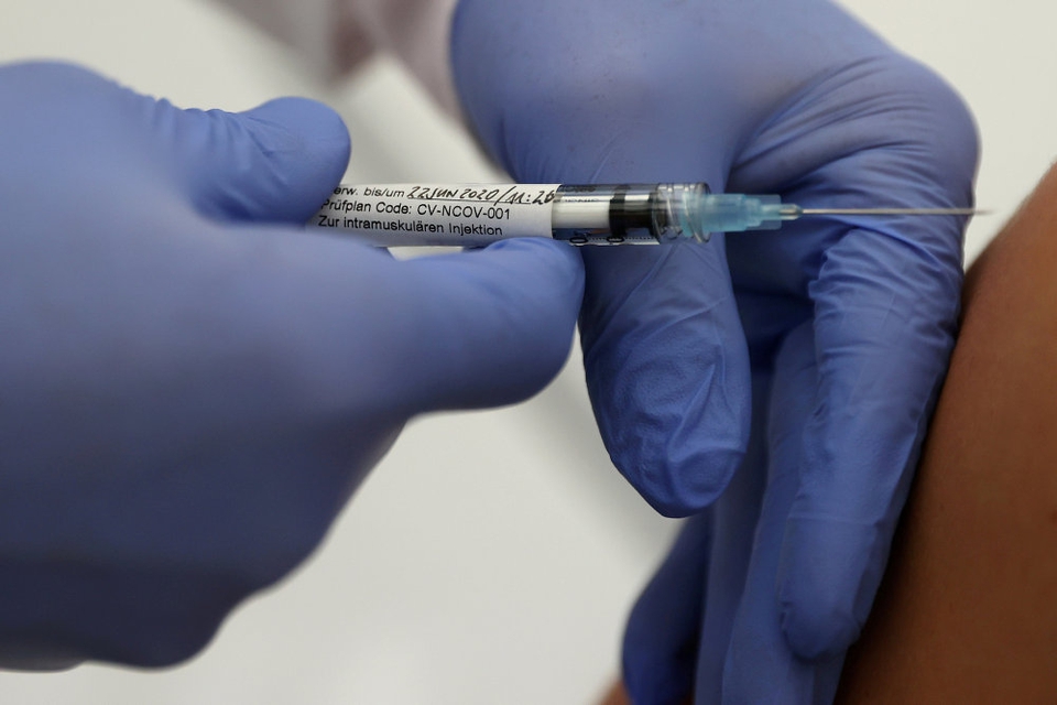 Det vil ikke komme til at koste amerikanerne noget at blive vaccineret mod covid-19, hvis en af de mange vaccinekandidater under udvikling kommer helt i mål. (Arkivfoto)