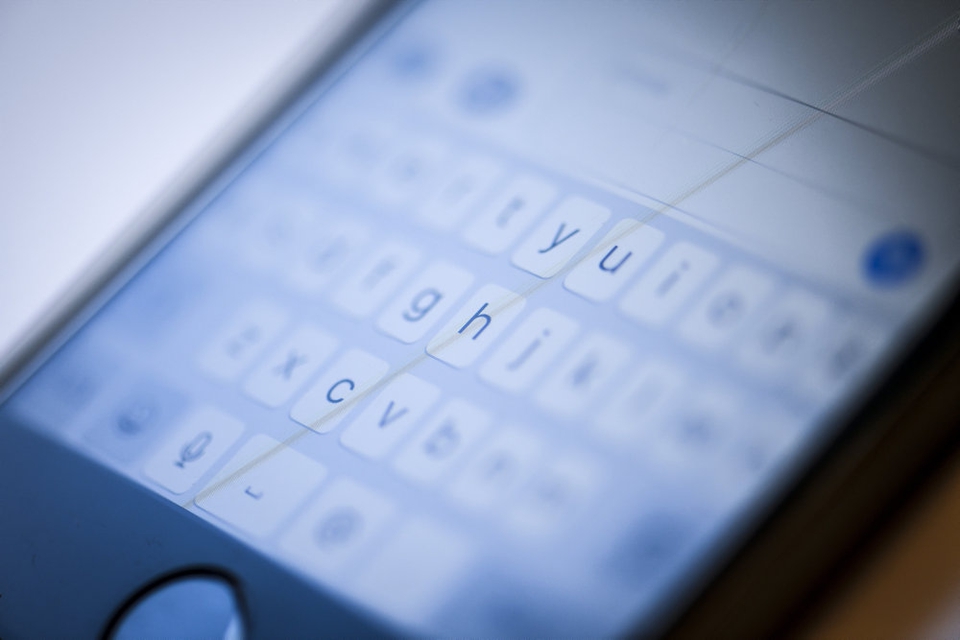 Flere borgere har anmeldt, at de har modtaget beskeder, der ser ud, som om de er sendt fra henholdsvis NemID og Statens Serum Institut. I sms'erne bliver folk opfordret til at sende et billede af deres NemID. Men det skal man ikke, advarer politiet, som oplyser, at der er tale om svindel. (Arkivfoto).