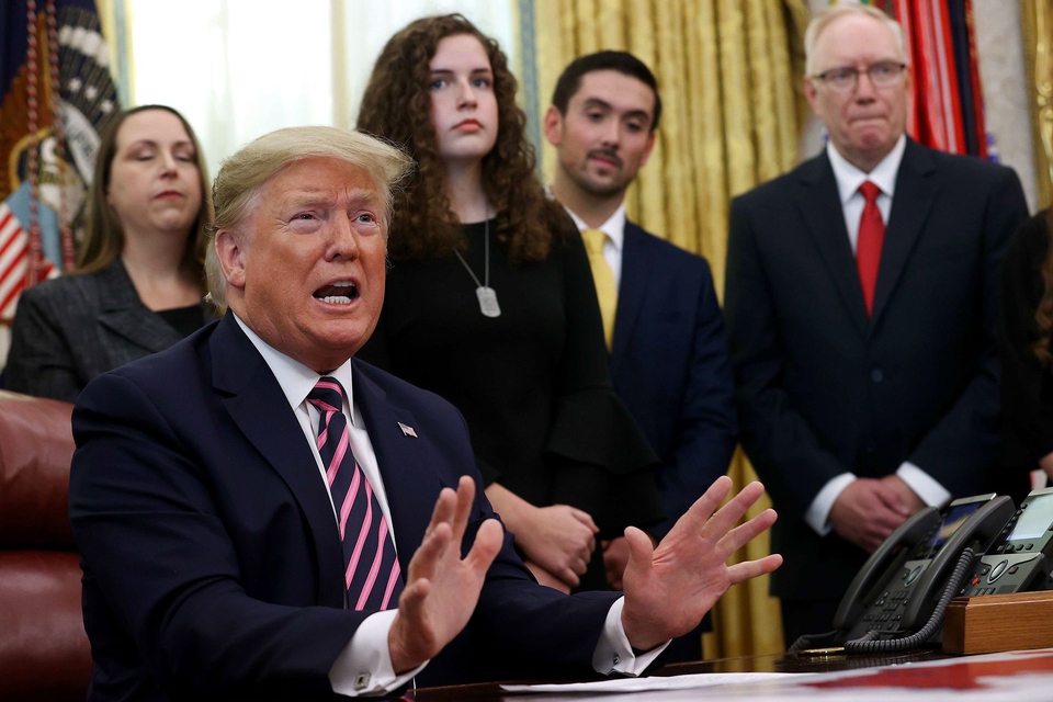 Den amerikanske præsident Donald Trump til et pressemøde i Det Ovale Kontor den 16. januar. Trump er ikke bekymret for rigsretssagen mod ham og betegner den som et svindelnummer. (Foto: Win Mcnamee/AFP/Ritzau Scanpix)