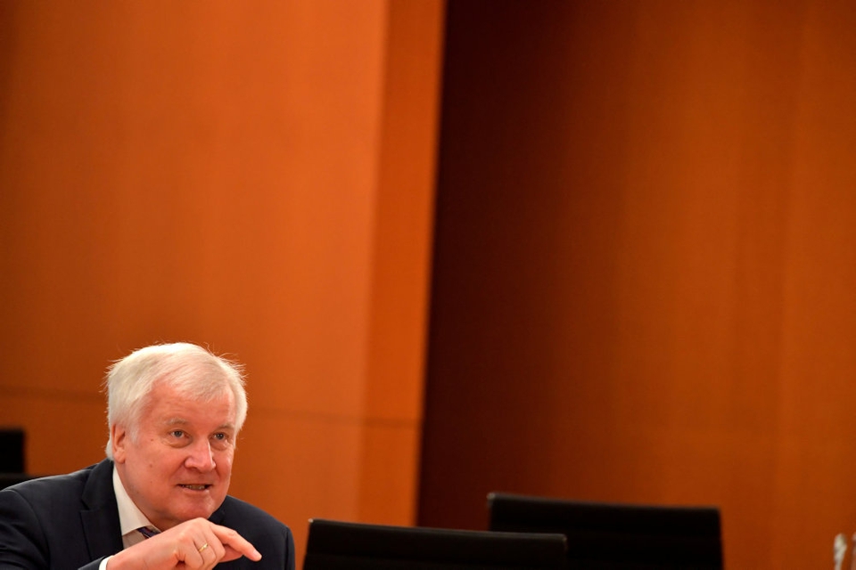 Den tyske indenrigsminister, Horst Seehofer, har forbudt den højreekstreme gruppe "Nordadler". Politiet er ved at gennemføre en række foranstaltninger mod gruppen i fire delstater. (Arkivfoto)