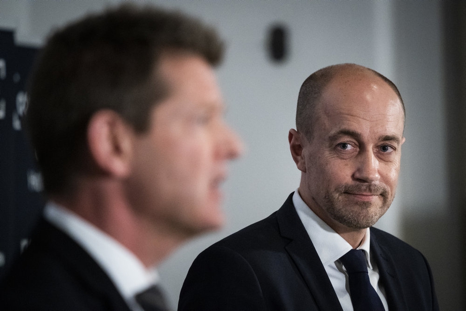 Særligt én ting er sundhedsminister og sundhedsdirektør enige om. Der er ikke længere uenighed om WHO-opfordring til at teste mere.