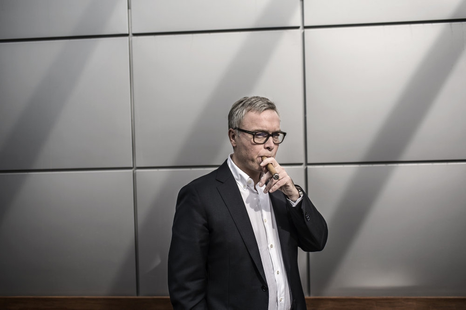 Topchefen for Scandinavian Tobacco Group, Niels Frederiksen, kommer i selskabets kvartalsregnskab med et skøn for hele regnskabsåret, men han understreger, at prognosen på grund af coronakrisen er behæftet med større usikkerhed end normalt. (Arkivfoto).