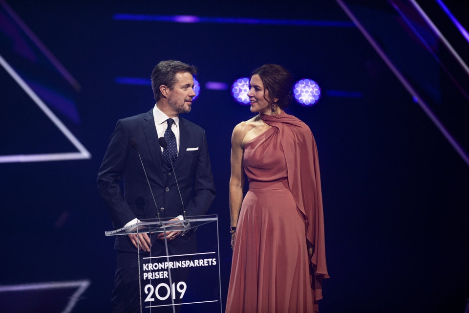 Kronprins Frederik og Kronprinsesse Marys Fond bevilliger støtte til tre projekter, der arbejder med konsekvenserne af udbruddet af coronavirus. Her ses kronprinsparet under uddelingen af kronprinsparrets kulturpris sidste år. (Arkivfoto).