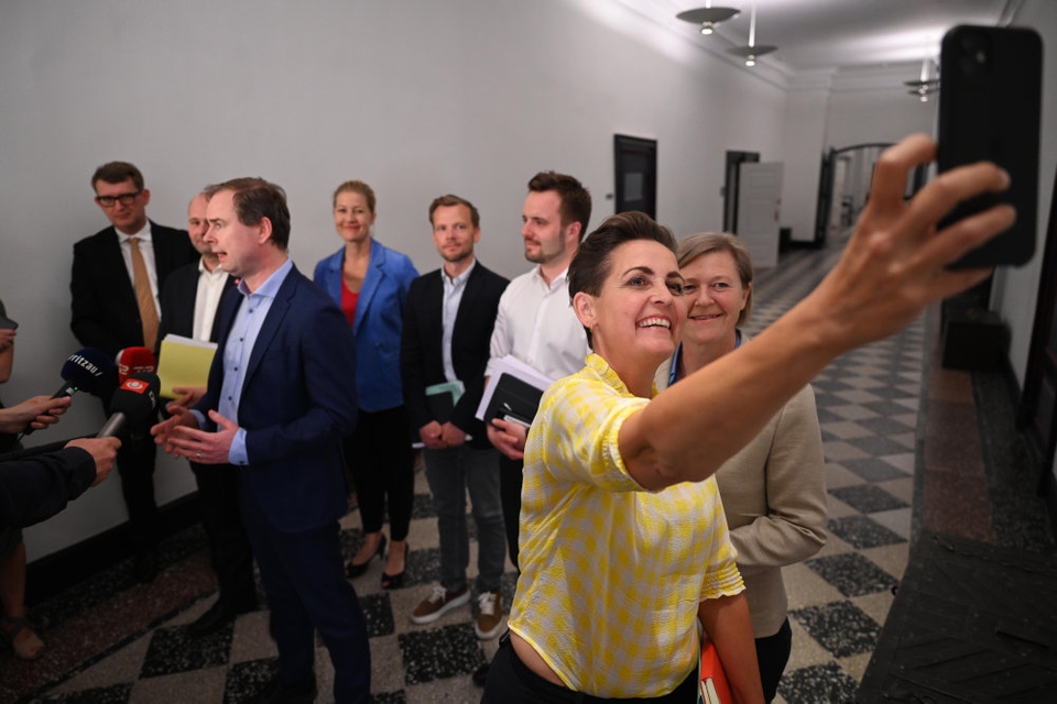 Et bredt flertal af Folketingets partier har natten til mandag indgået en aftale om den såkaldte sommerpakke.