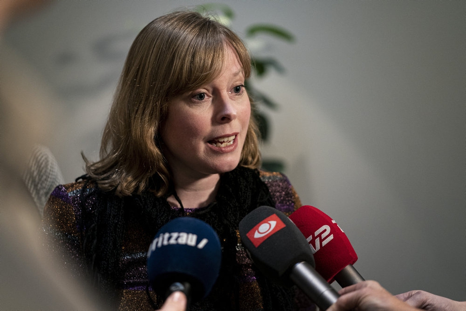 Det har ikke tidligere været muligt for danskerne at få adgang til egne oplysninger og sagsdokumenter i de danske arkiver uden at søge dispensation, men det vil regeringen nu lave om på. De foreslår en ændring af arkivloven så alle kan få adgang til egne oplysninger.