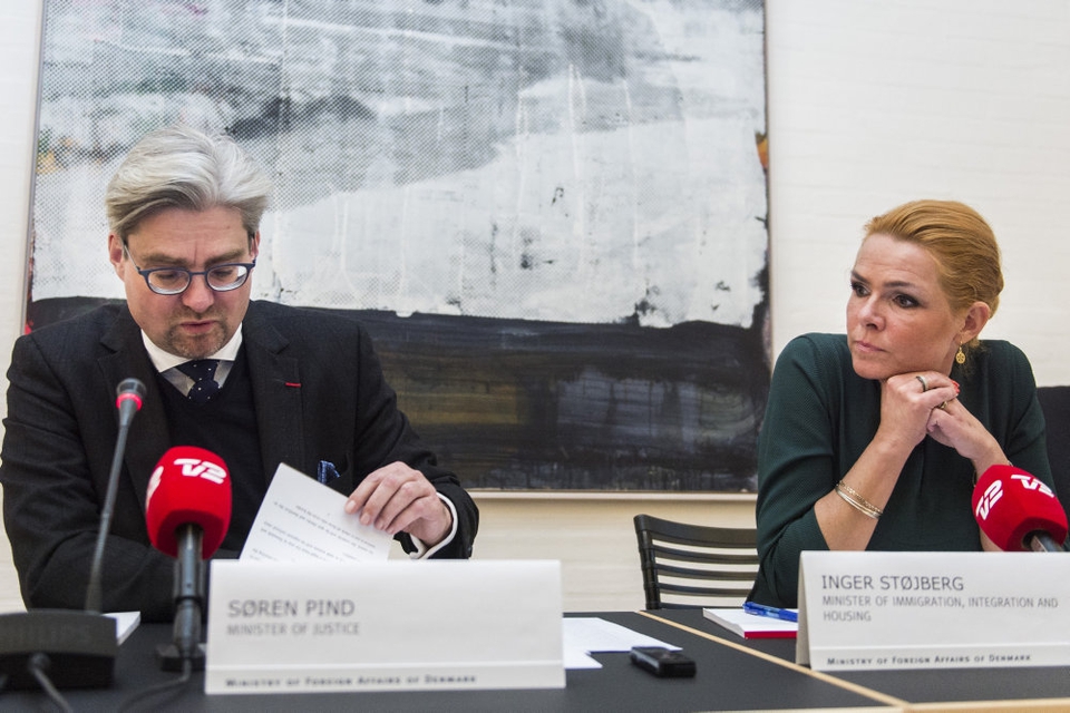 Søren Pind og Inger Støjberg var begge ministre fra Venstre i 2016, hvor sidstnævnte gav en ulovlig instruks om adskillelse af asylpar. Nu skal Søren Pind vidne i sagen. (Arkivfoto)