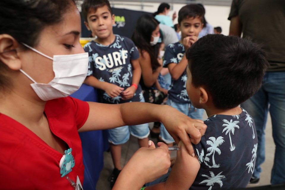 I Tyskland er ti procent helt afvisende over for at lade sig vaccinere mod coronavirus, hvis muligheden opstår. Det viser en ny undersøgelse. En stor andel af tyskerne er også modstandere af at få deres børn vaccineret. (Arkivfoto)