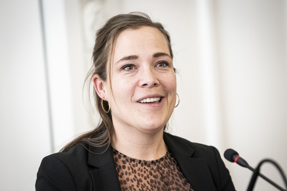 Social- og Indenrigsminister Astrid Krag (S) er glad for, at Ankestyrelsen har slået fast, at kommuner ikke må bruge en ordning, hvor private konsulenter kun får penge, såfremt de finder besparelser på socialområdet. (Arkivfoto).