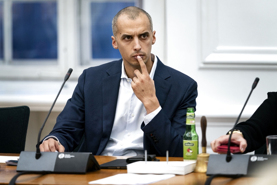 (ARKIV) Udlændinge- og integrationsminister Mattias Tesfaye (S) og justitsminister Nick Hækkerup (S) er i samråd om den seneste udvikling i sagerne om Tyrkiets tilbagesendelse af IS-krigere til Danmark, tirsdag den 26. november 2019. (Foto: Ida Guldbæk Arentsen/Ritzau Scanpix)