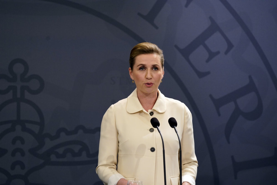 Statsminister Mette Frederiksen (S) har på et pressemøde fredag i Statsministeriet præsenteret en genåbning af grænserne til Tyskland, Norge og Island for turister, der overfylder bestemte krav.