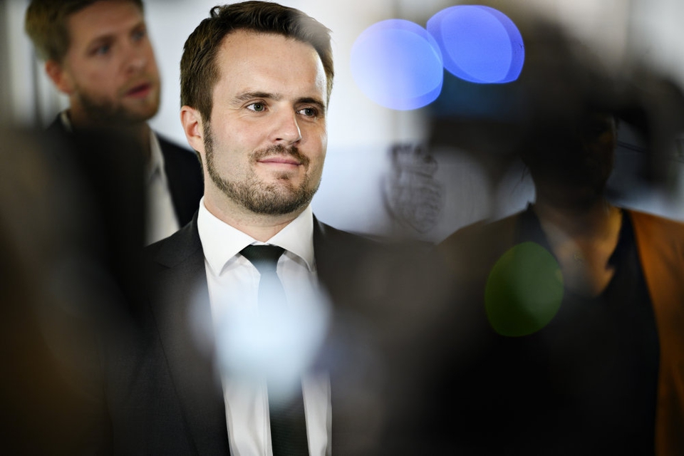 Erhvervsminister Simon Kollerup (S) er rystet over sagen om Danske Bank, der har indkrævet for meget gæld fra tusindvis af kunder. Han kræver nu en redegørelse fra banken. (arkivfoto).