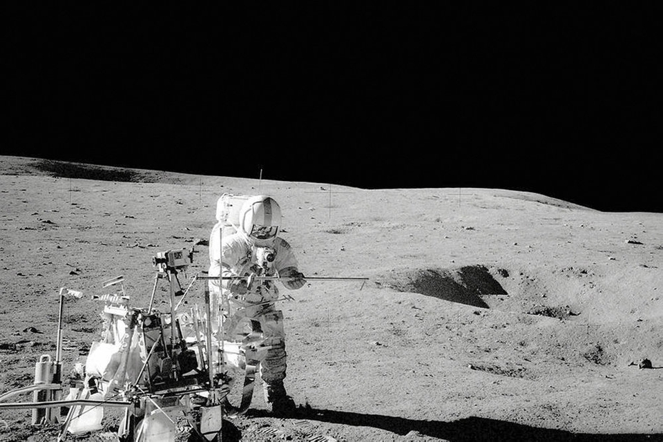 Nasa har brug for flere astronauter, og har ofte rekrutteret testpiloter fra det amerikanske luftvåben. Blandt andre Alan Shepard, som på dette foto fra 1971 ses stå på Månen.