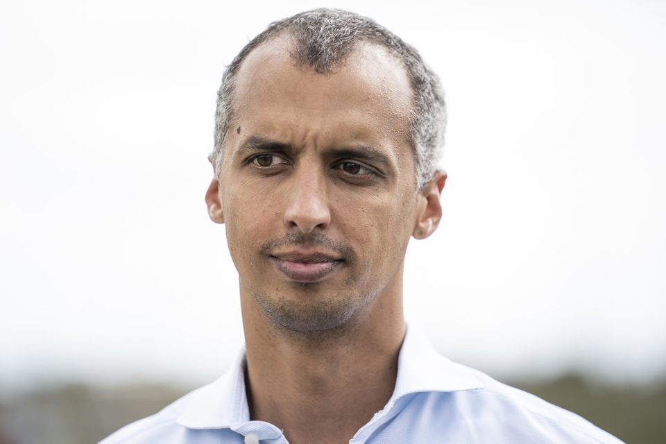Udlændinge- og Integrationsminister Mattias Tesfaye (S) har besluttet, at Danmark skal tage imod 200 kvoteflygtninge fra Rwanda i år. Der var ellers afsat penge til 500 kvoteflygtninge på finansloven, men integrationsudfordringerne er for store til, at Danmark kan tage imod så mange, mener Tesfaye.