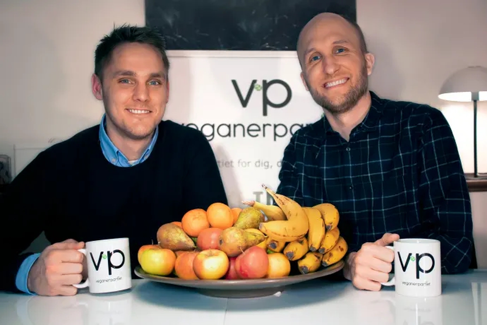 Veganerpartiets to stiftere. Henrik Vindfeldt til venstre og Michael Monberg, forperson for partiet, til højre. (Foto: Veganerpartiet)