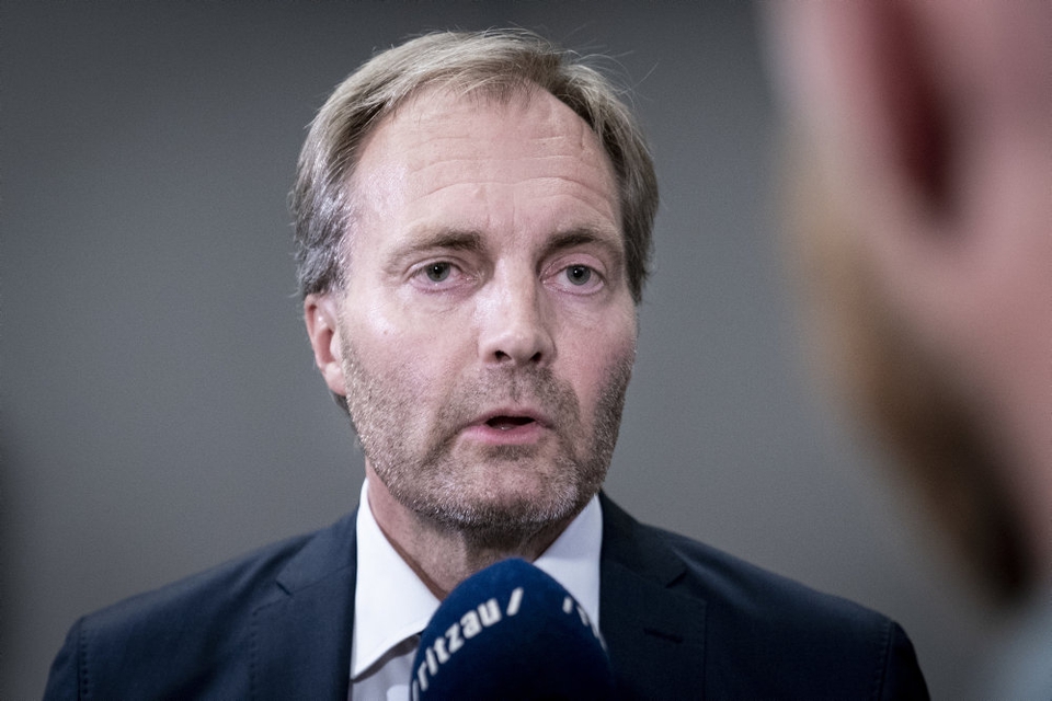Dansk Folkepartis Peter Skaarup skal onsdag til forhandlinger om en flerårsaftale for politiet. (Arkivfoto)