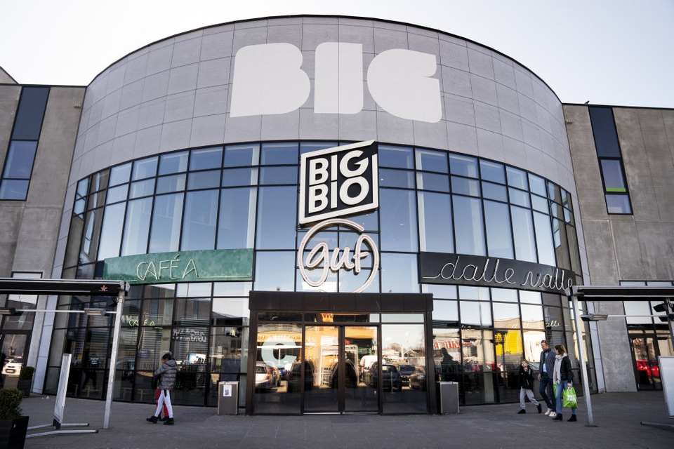 Lukning af restauranter og caféer er med til at sende dansk økonomi i bakgear i årets første tre måneder. Her ses restaurant Dalle Valle i Big Shopping Center i Herlev. (Arkivfoto)