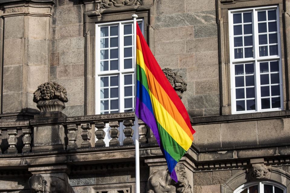 Regeringen har netop fremlagt et større LGBT-udspil, hvor et af forslagene er at fjerne aldersgrænsen for juridisk kønsskifte. (Arkivfoto)