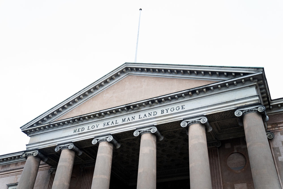 En omfattende sag mod 14 personer med tilknytning til bandemiljøet blev afbrudt af coronakrisen. Efter et noget kaotisk forløb har Københavns Byret, anklageren og forsvarerne i sagen onsdag fået planlagt resten af sagen, så der ventes en afgørelse af skyldspørgsmålet før jul.(Arkivfoto)