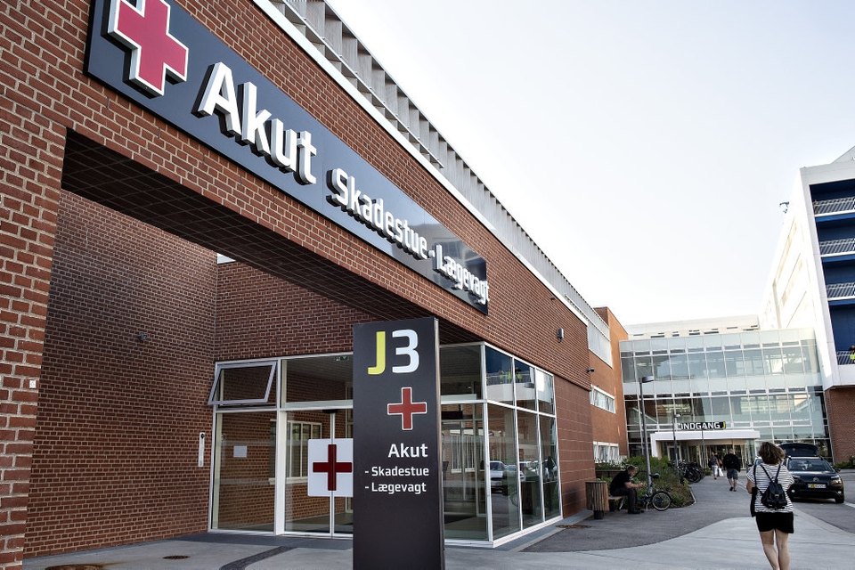 Aarhus Universitetshospital lukker nu flere indgange for at holde coronasmitten for døren. En af dem, der forbliver åben, er J3. (Arkivfoto).