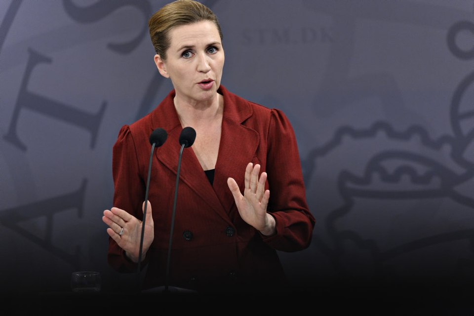 Statsminister Mette Frederiksen (S) takker danske unge for at have udvist samfundssind under coronakrisen - selv om deres afsavn er særligt store, fordi mange ting opleves for første gang. (Arkivfoto)