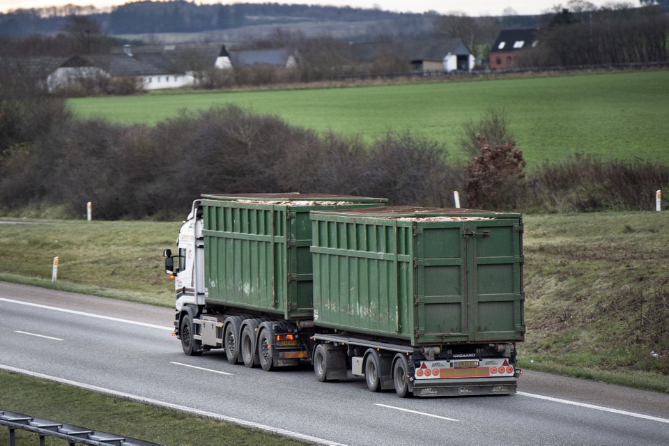 Et bredt flertal i Folketinget er enige om at forhindre meget lave lønninger til udenlandske chauffører, der kører i Danmark. (Arkivfoto)