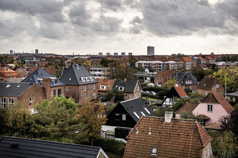 Ifølge Finans Danmark kan det komme til at koste en almindelig familie 1400 kroner ekstra om året, hvis regeringen indfører sin plan om tidlig pension. (Arkivfoto)